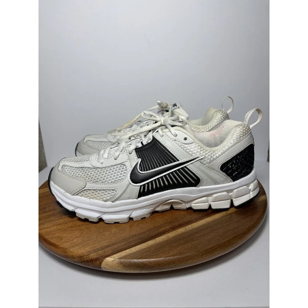 Size 6.5Y Nike Vomero 5 GS White Black HF6998-104 Youth White Platinum Silver